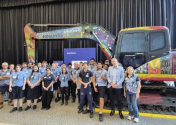 Students get up close with Komatsu machinery