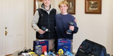 Ballarat carpentry apprentice donates tools to peers