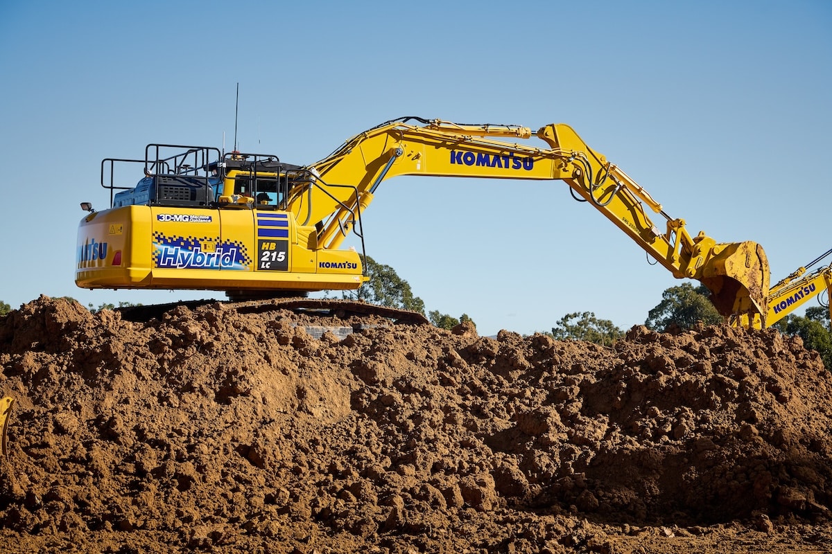Komatsu’s hybrid technology is well suited to repetitive applications such as stockpile work, truck loading and crushing. (Image: IndustriArc)