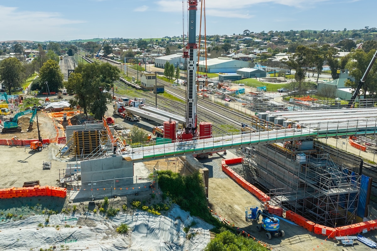 A 650-tonne crane was used to install the girders for the new Kemp Street bridge.