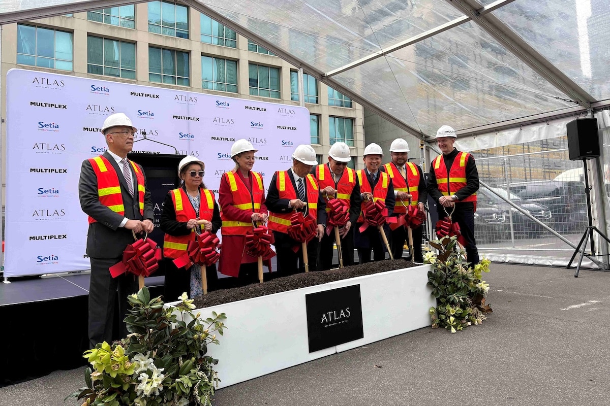 SP Setia and Multiplex representatives marked the start of construction with a groundbreaking event.
