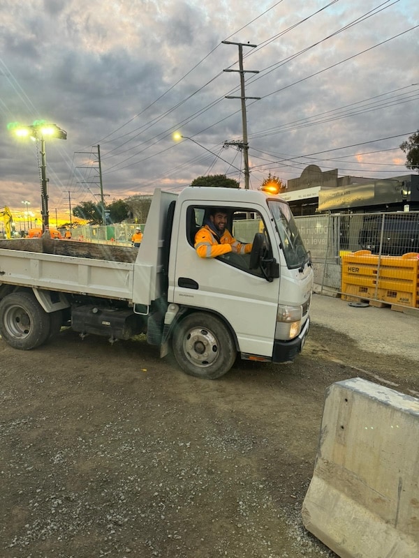 A2B Personnel employees have completed more than 161,000 hours of work across three Melbourne transport projects.